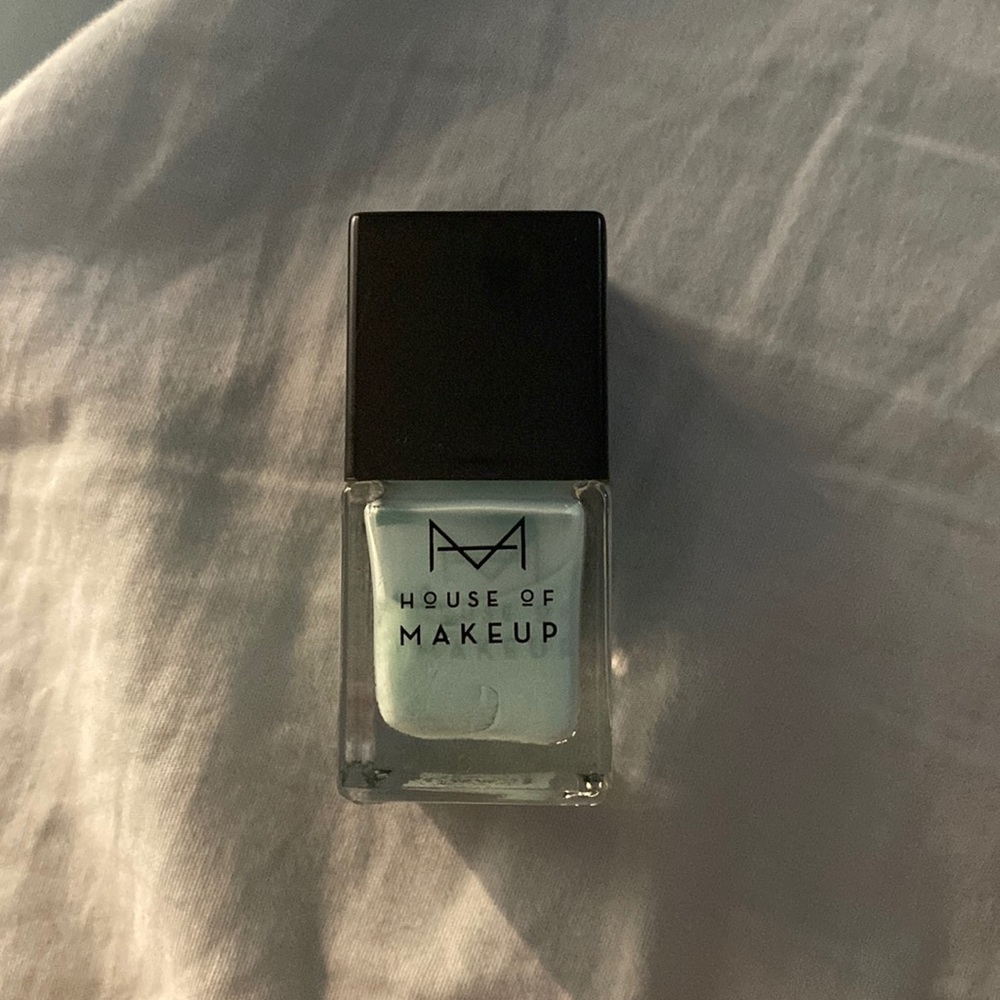 House of makeup Shade: Frozen Nail Polish